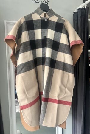 Wunderschöner Burberry Cape Poncho, Wendbar