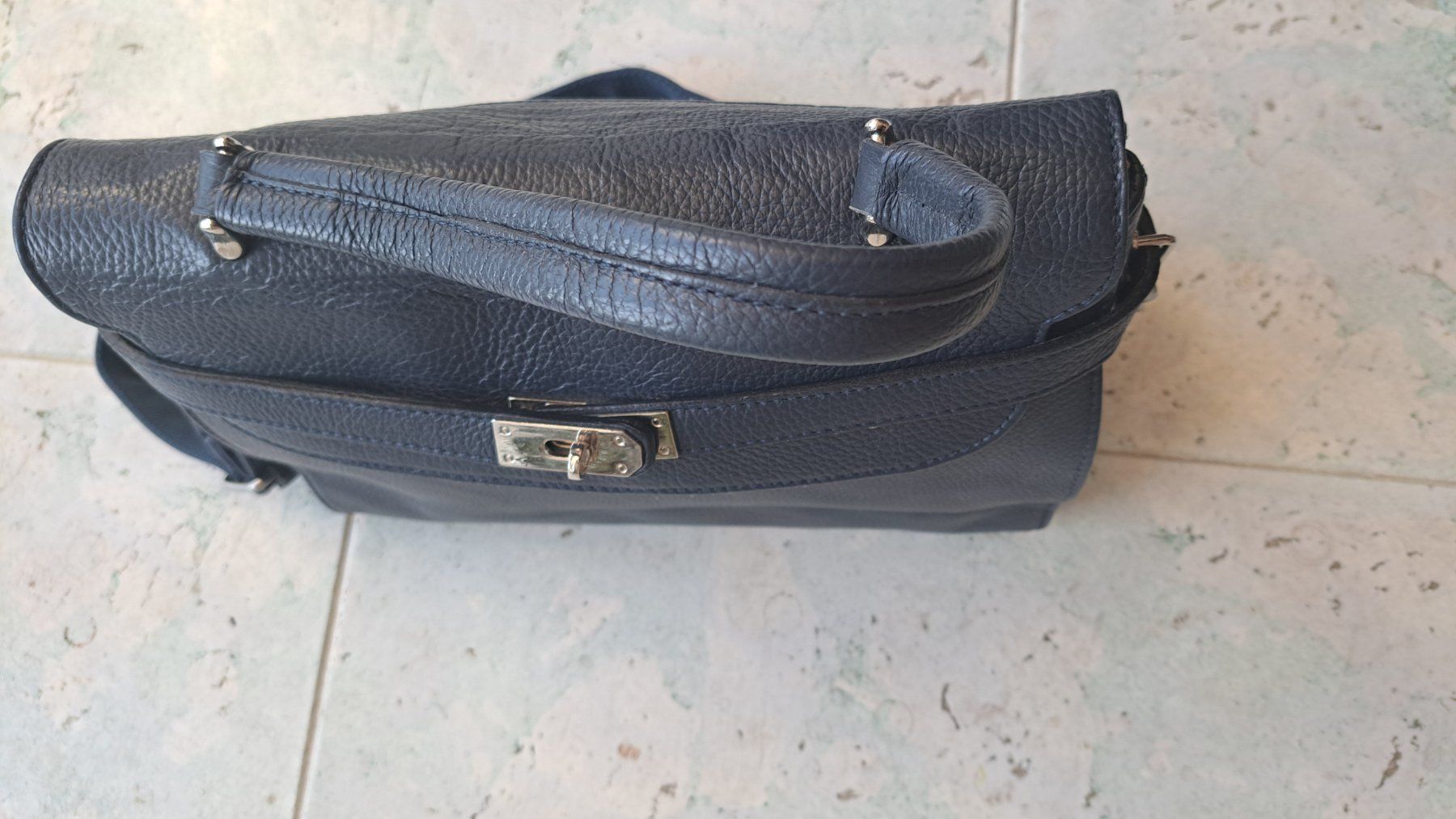 Borse da donna: Schöne Handtasche aus Leder – Usato da Pfäffikon ZH venduto da Valsangiaccomo 2