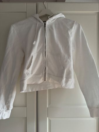 3x Brandy Melville Kapuzenpullover/-jacke weiss/schwarz/grau