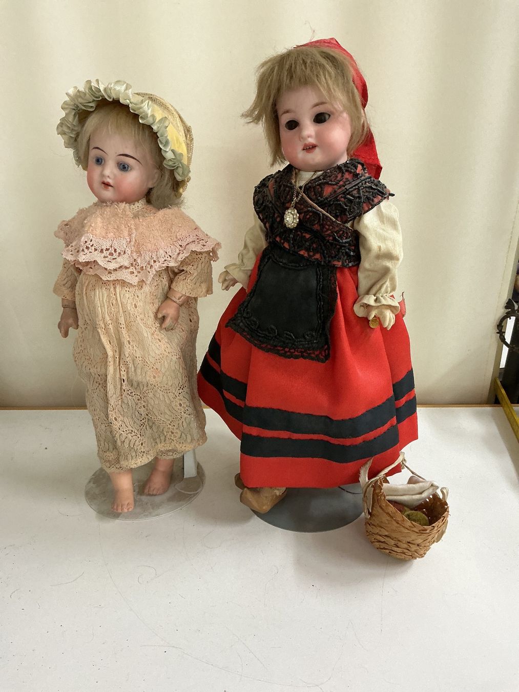 Puppen: 2 antike Puppe mit Marken – Gebraucht aus Bern von vielerart