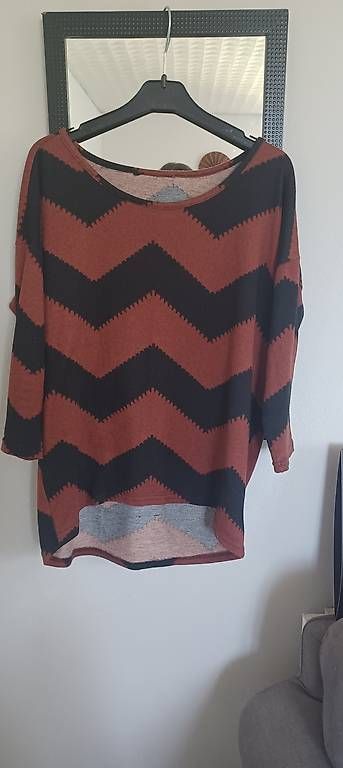 Pullover & Sweatshirts: Pull ample à chevrons marron et noir, parfait pour l'auto... – Gebraucht aus Vesin von faanystic