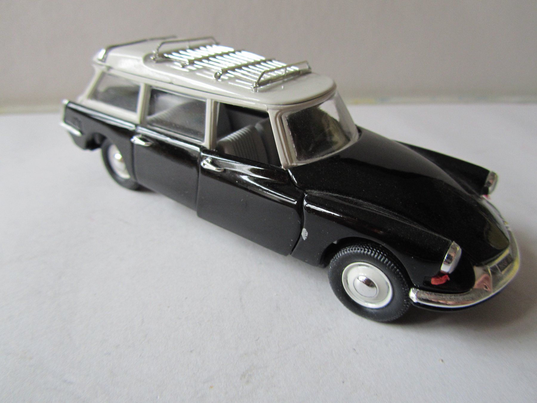 Citroën Modellini d'auto: Citroen ID 19 Break, Rio Italien – Usato da Weiningen ZH venduto da dietsch57 1