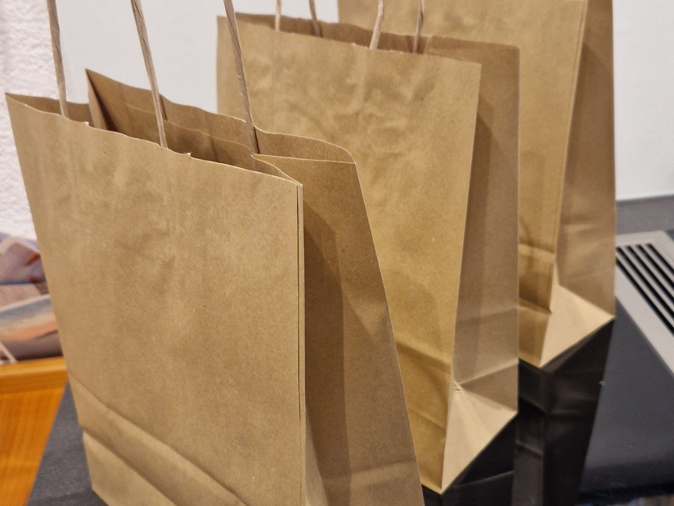 Borse: Papiertragtaschen 250 Stück braun NEUTRAL – Nuovo e nell'imballaggio originale da Lostorf venduto da reitiflue