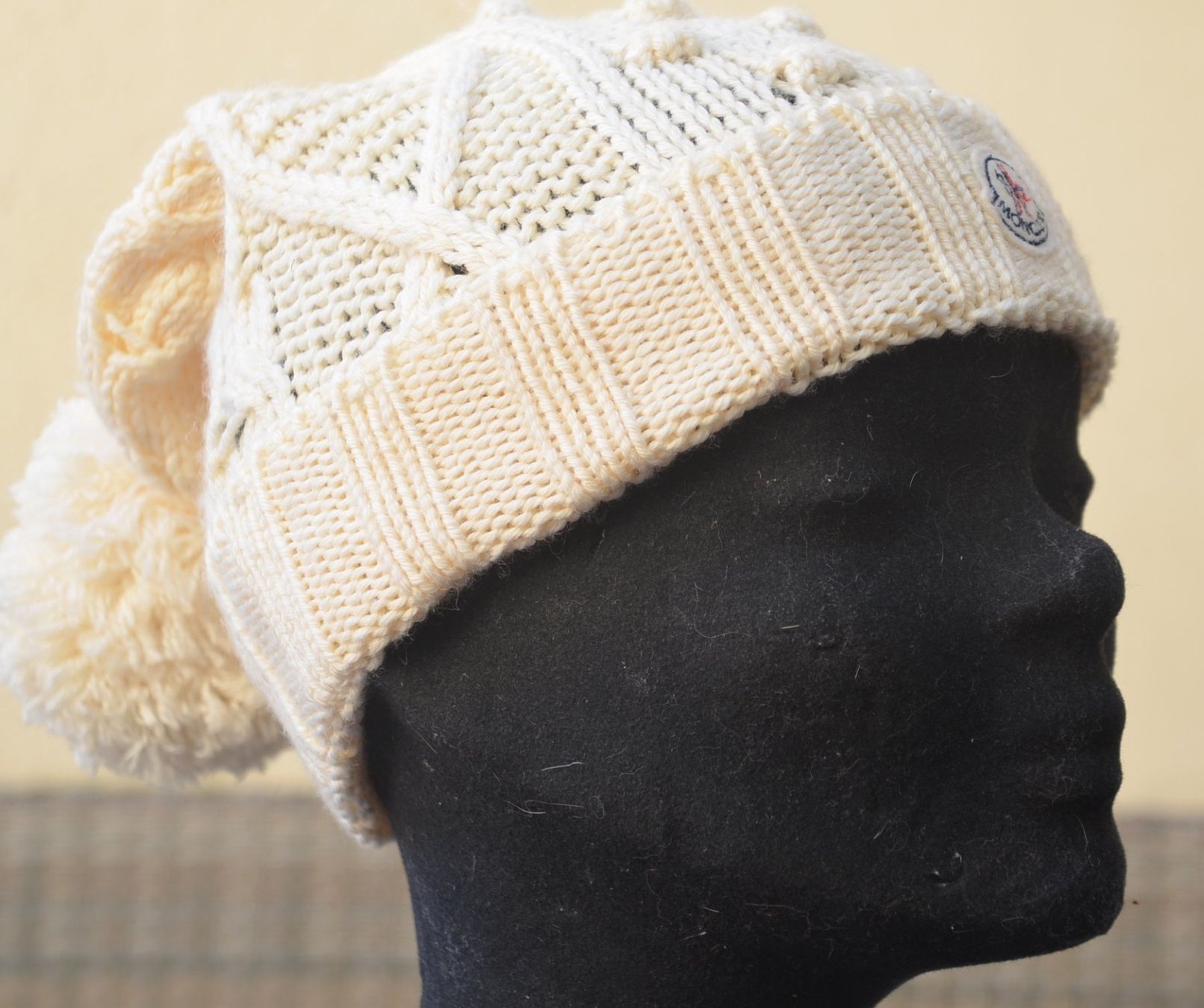 Moncler Copricapi, berretti & cappellini: Mütze Moncler bonnet – Usato da Collonges venduto da arashee 4