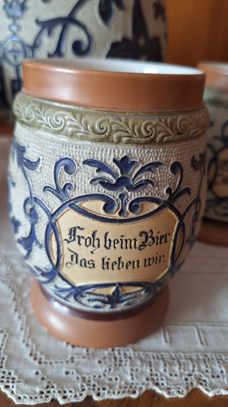 Set di piatti: Steingut-Trink Bierkrugset E.Schüßler Gräfenroda – Usato da St.Gallen venduto da Puppa 5