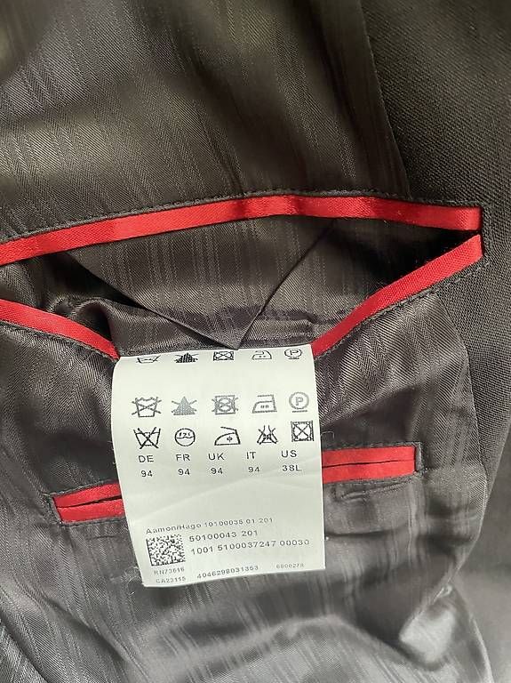 Completi: Hugo Boss Schurwolle Jacket Grösse 94 – Usato da Muttenz venduto da Style_2000 2