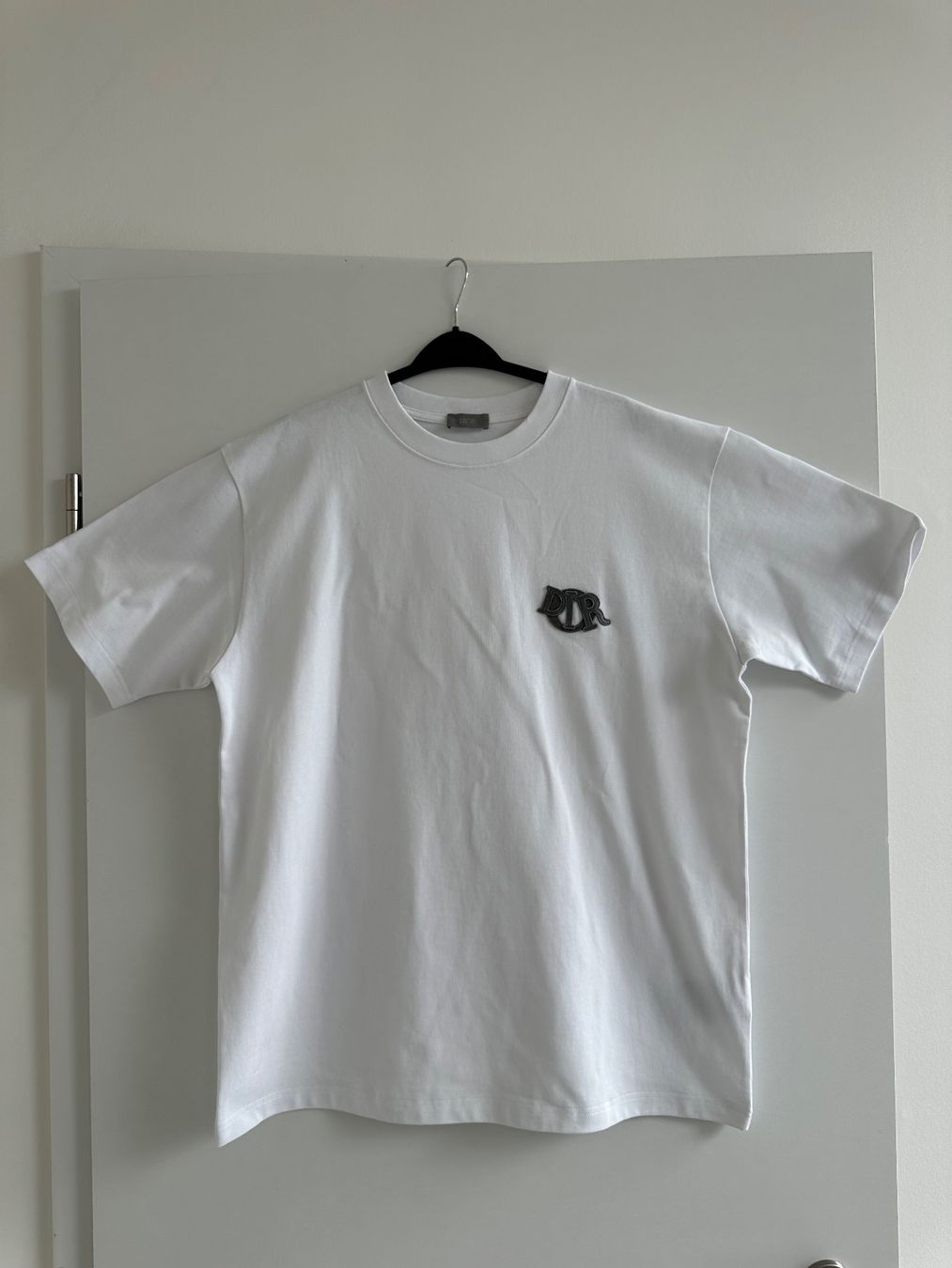 Dior T-shirt: T-shirt Dior très peu porté – Usato da Chavannes-de-Bogis venduto da GenevaSak