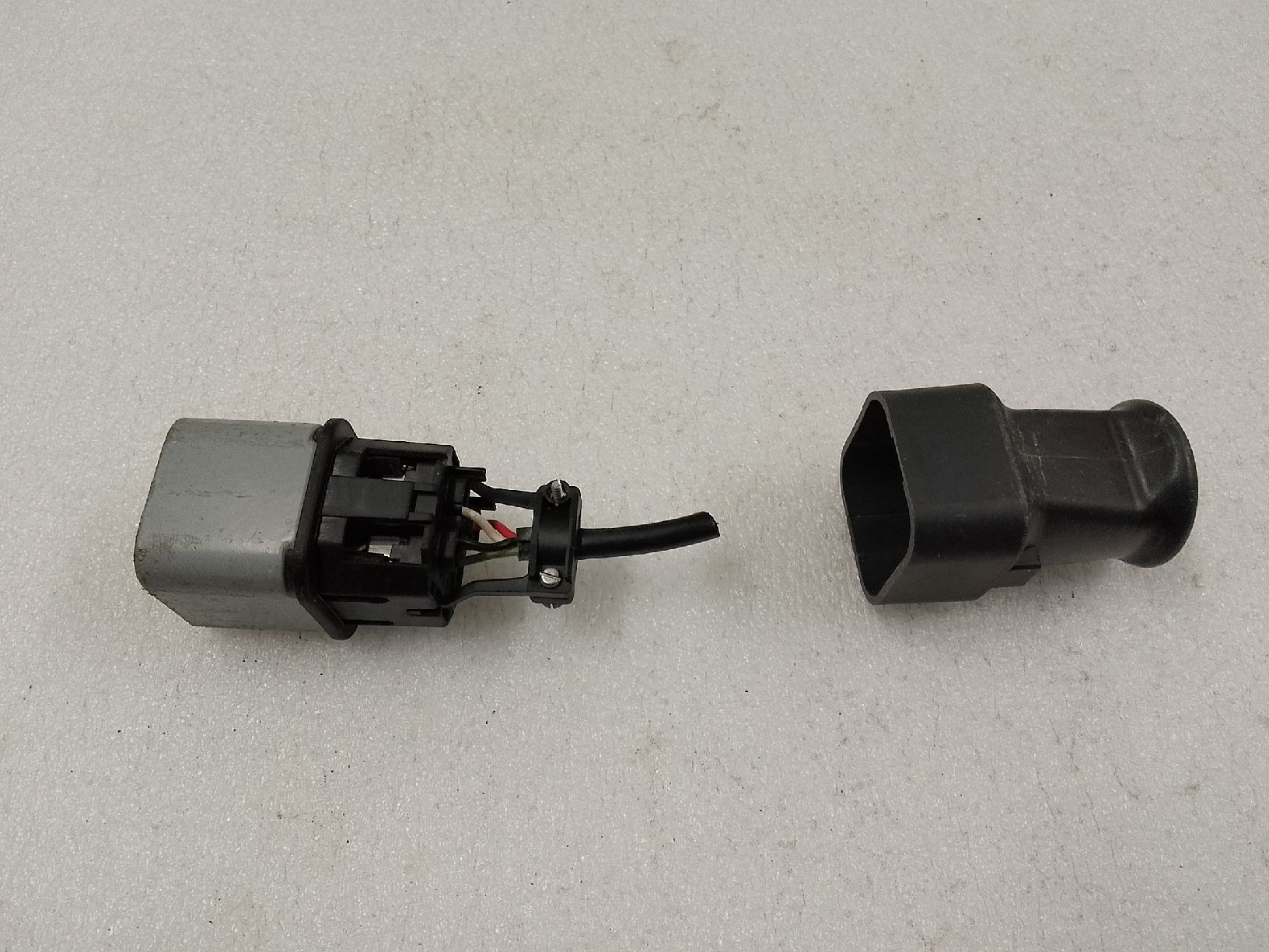 Spine: Stecker J15 vier Polig – Usato da Trubschachen venduto da Caddy8 6