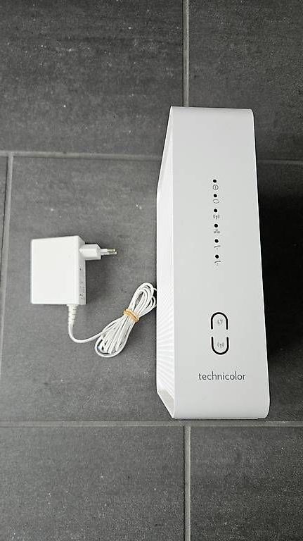 Modem & Router: WLAN Router mit Netzteil  sofort einsatzbereit – Usato da Niederbipp venduto da Broker_Online