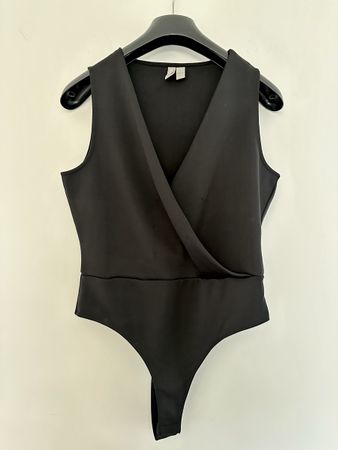 Bodysuit ASOS black V-neck Grösse EU 38 neuwertig