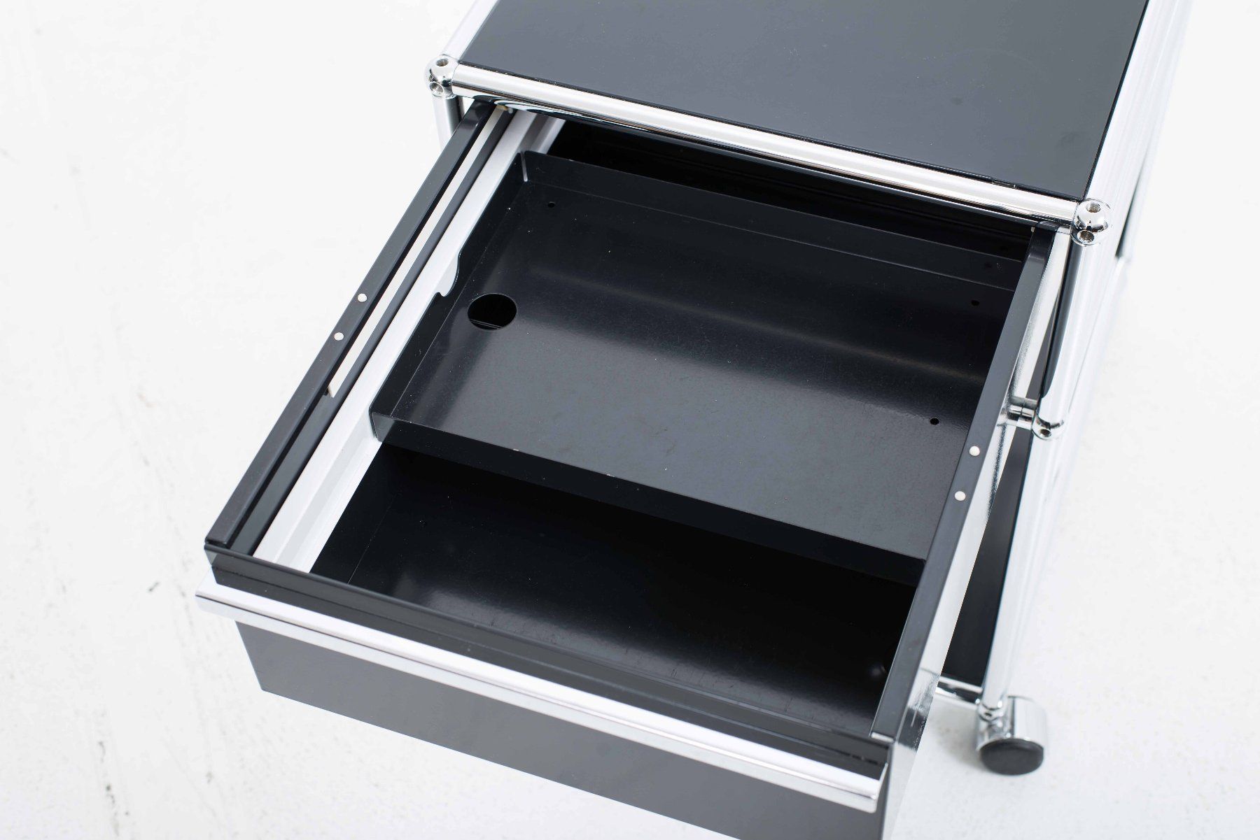 USM Banconi: USM Rollcontainer in Graphitschwarz – Usato da Zürich venduto da STUZH38 8