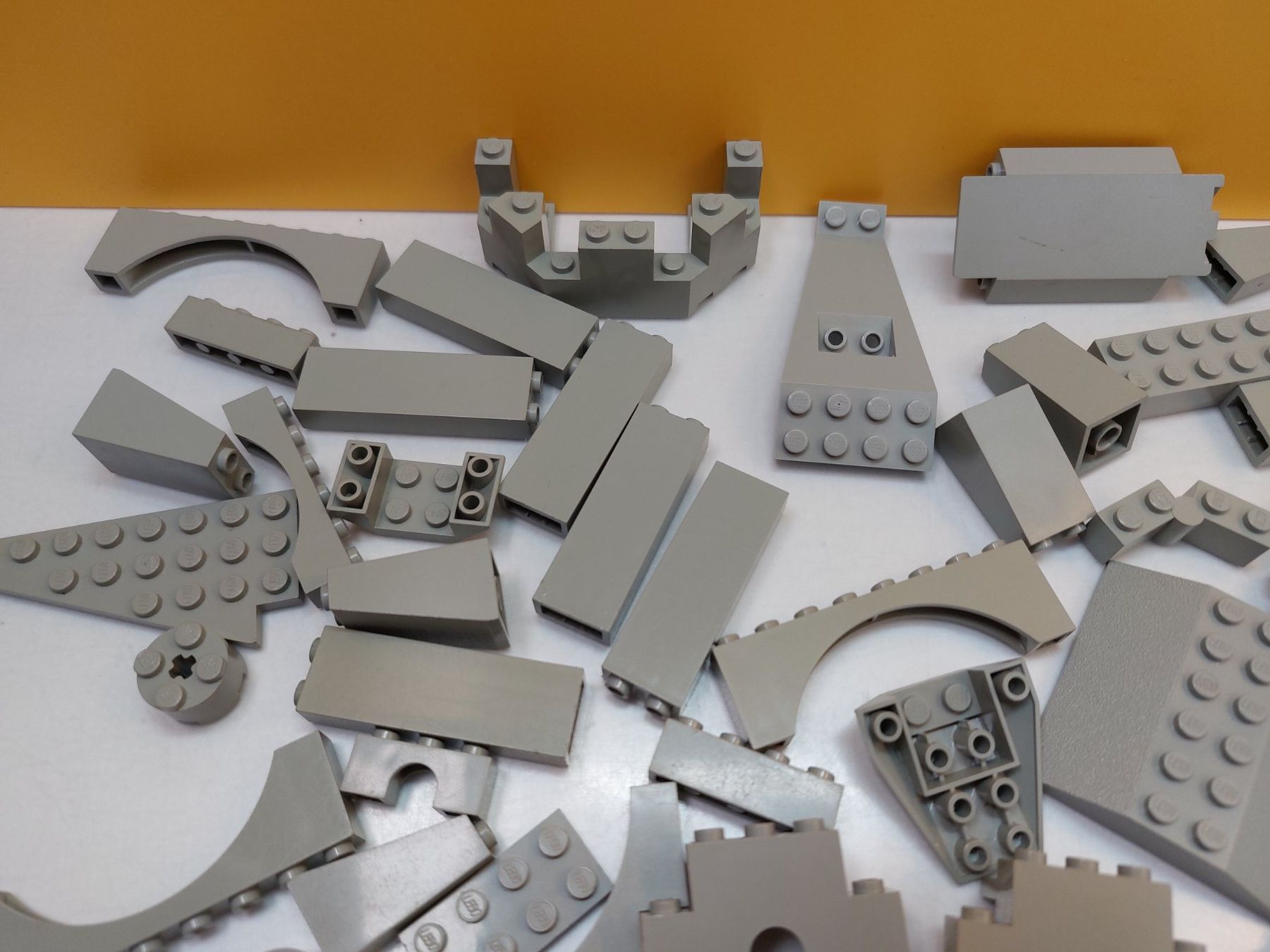 Lego Kit di costruzioni: LEGO System Ersatzteile in altem hellgrau - Farbton – Usato da St.Gallen venduto da TinasBauundSpiel 1