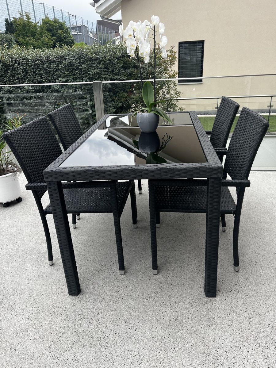 Set di tavolo e panche: Gartenmöbel-Set, 1 Tisch mit Glasplatte, 4 Stühle – Usato da Wollerau venduto da Garten1957 6