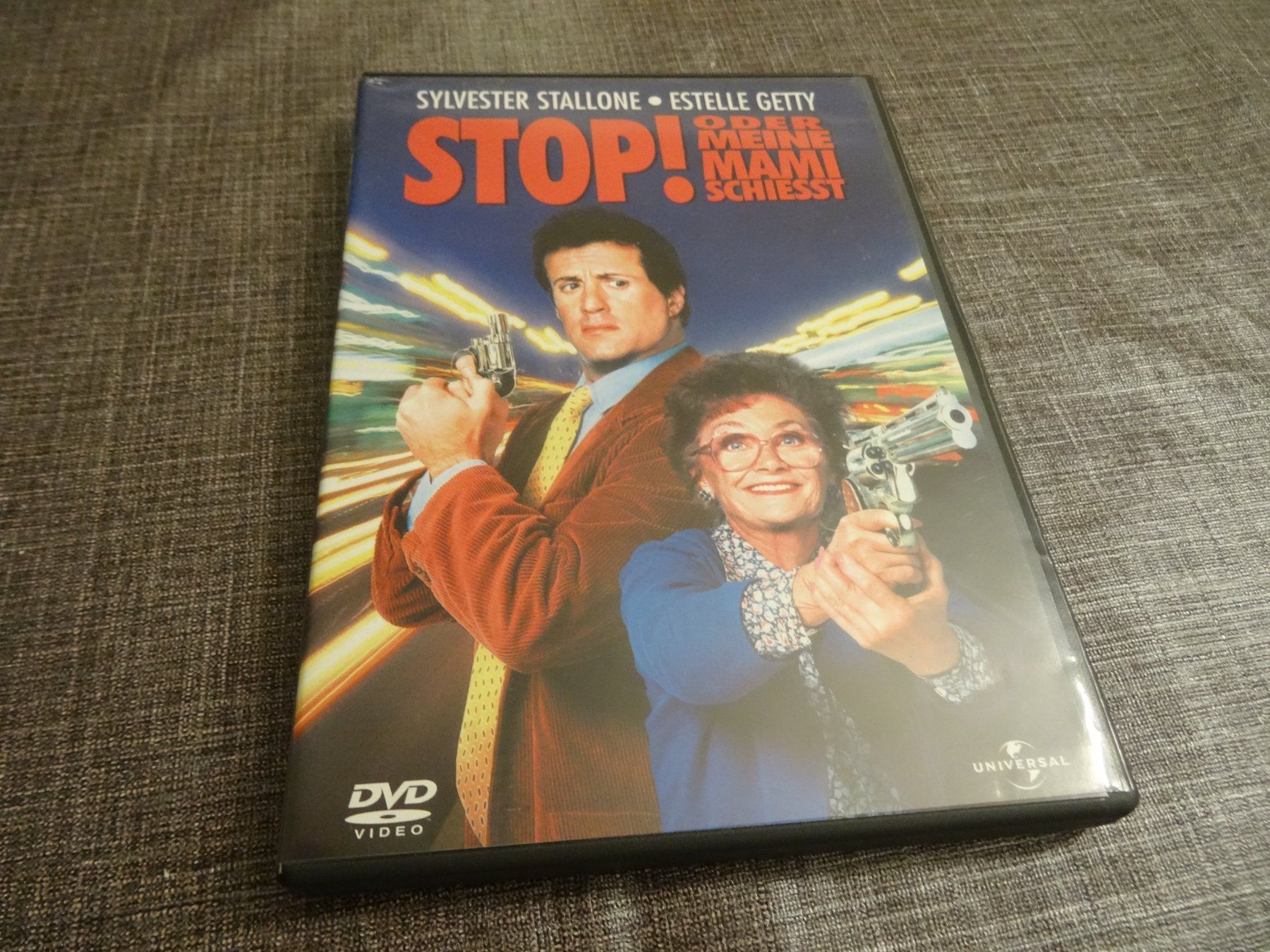 Alle DVDs: DVD Stop oder meine Mama schiest Sylvester Stallone – Gebraucht aus Olten von Disc-Verkauf