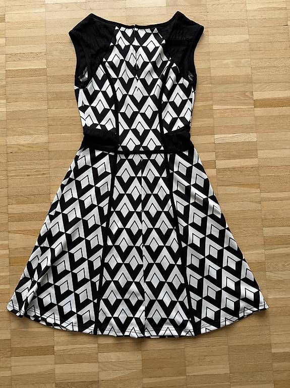 Kleider: Damen Kleid Fond Grösse S – Gebraucht aus Zürich von Mancini_c 1