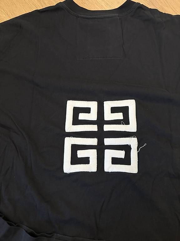 T-shirt: Givenchy Shirt in Grösse XL – Usato da Waltenschwil venduto da CM90 1
