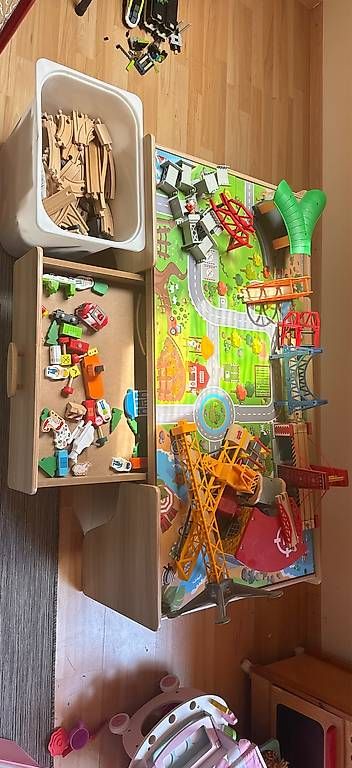 Brio Giocattoli: BRIO-Bahn-Set mit Spieltisch – Usato da Boniswil venduto da Glb20