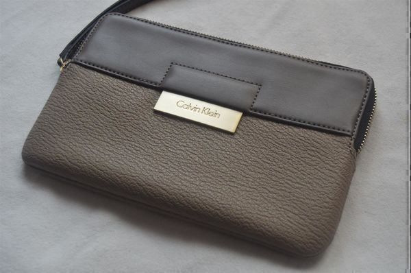 Calvin Klein Portafogli: Portefeuille  Calvin Klein- zippé – Usato da Collonges venduto da Auganien
