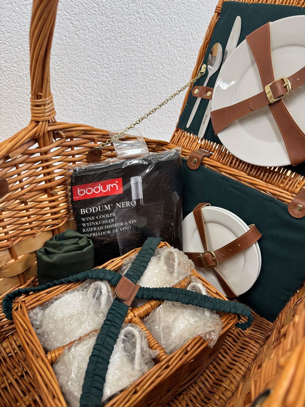 Sonstiges für Haushalt & Wohnen: Picknickkorb inkl. Zubehör – Neu und originalverpackt aus Horgen von Grizzly83 6
