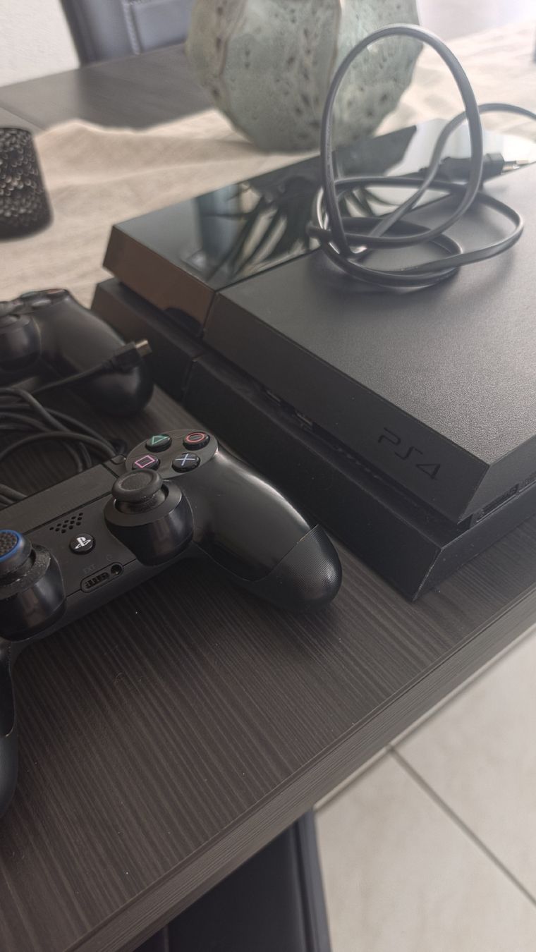 Sony Console: PS4 läuft einwandfrei – Usato da Pieterlen venduto da Ghist1 1