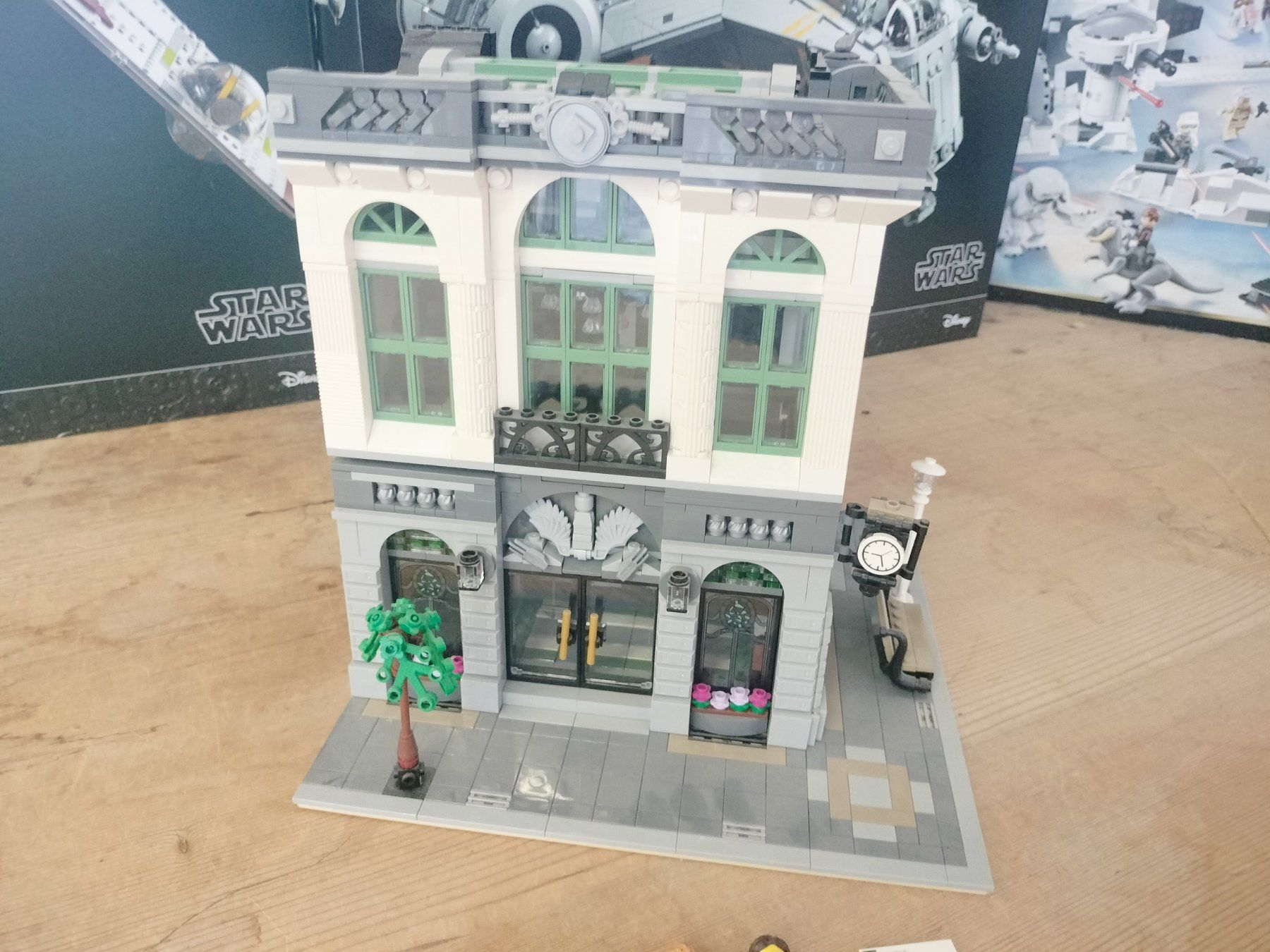 Lego Jouets: Lego Creator Expert 10251 Brick Bank Modular ab 1.- – D'occasion à Wil SG par RoyalBricks 2
