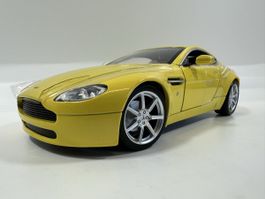 Aston Martin V8 Vantage 1:18, gelb, NEU inkl.OVP, HOT WHEELS