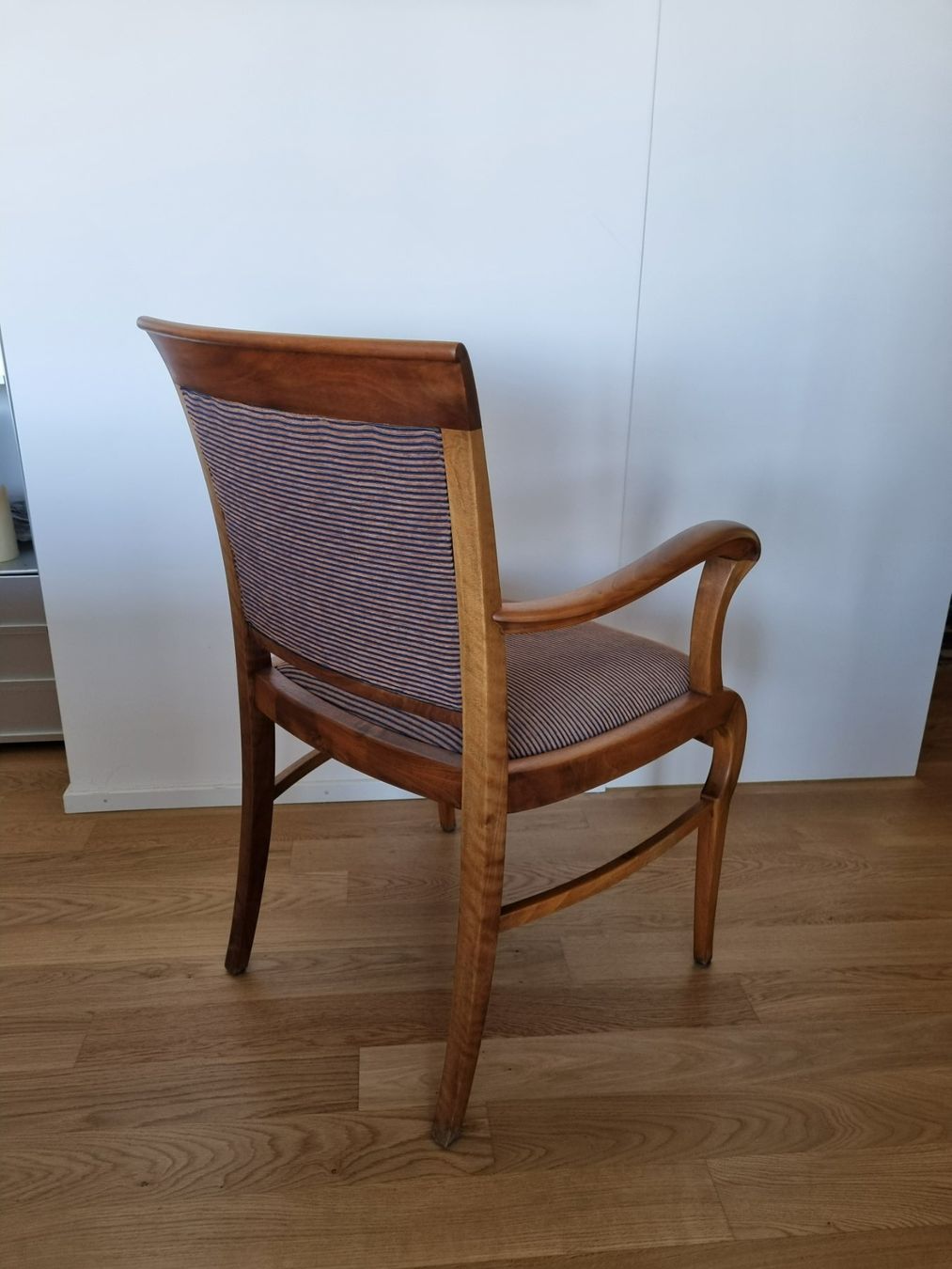 Sessel: Sessel alt aus Nussbaumholz – Gebraucht aus Zürich von hem570 2