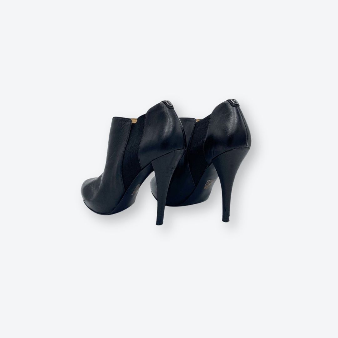 Guess Scarpe da donna: Schwarze GUESS Stiefeletten in Gr. 36 – Usato da Oberkirch LU venduto da petitefashion 2