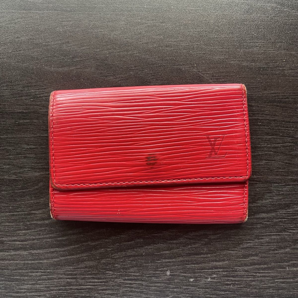 Louis Vuitton Portafogli: Vintage Louis Vuitton red key holder – Usato da Genève venduto da FoundTears