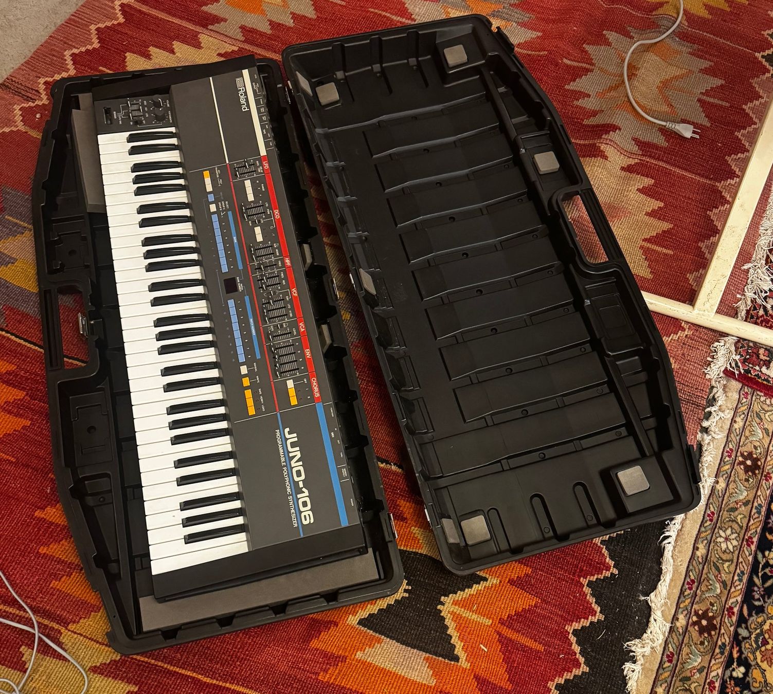 Roland Strumenti musicali: Roland JUNO-106 61-Keys 6 Voice Programmable Polyphonic Synt – Usato da Genève venduto da Symphonykid 4