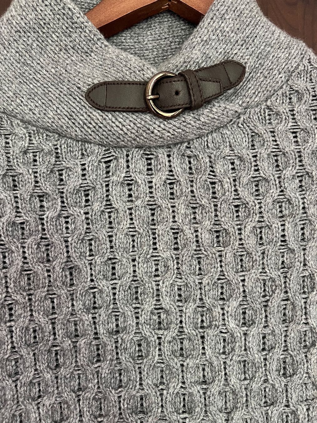 Massimo Dutti Altro in Moda donna: Wool cape von Massimo Dutti – Usato da Zürich venduto da Za.Ho 1