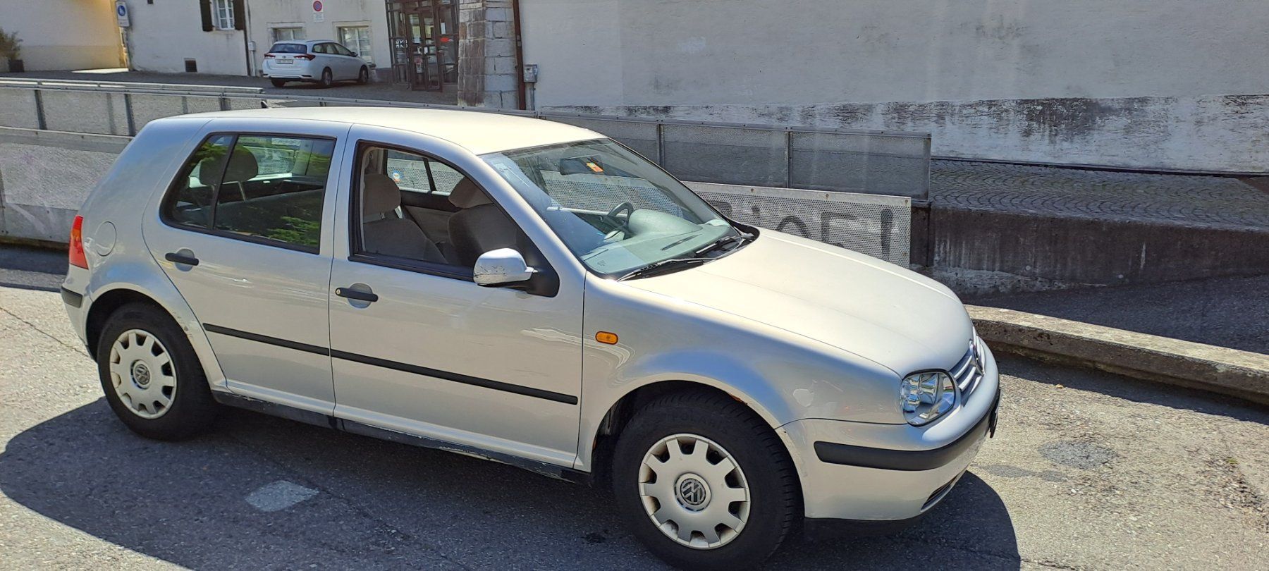 VW Automobili: Golf 4 1.6 166.420km – Usato da Biel/Bienne venduto da makifoto