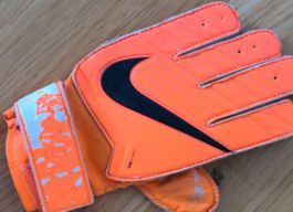 Nike Goalie Gloves Grösse 6 - Ideal für Fussball-Fans