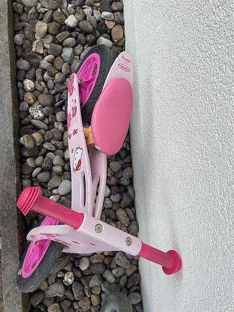 Hello Kitty Veicoli per bambini: Laufrad Hello Kitty – Usato da Uetikon am See venduto da Kapfense143 3