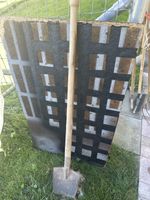 Gartenspaten mit Holzstiel gebrauchter Zustand