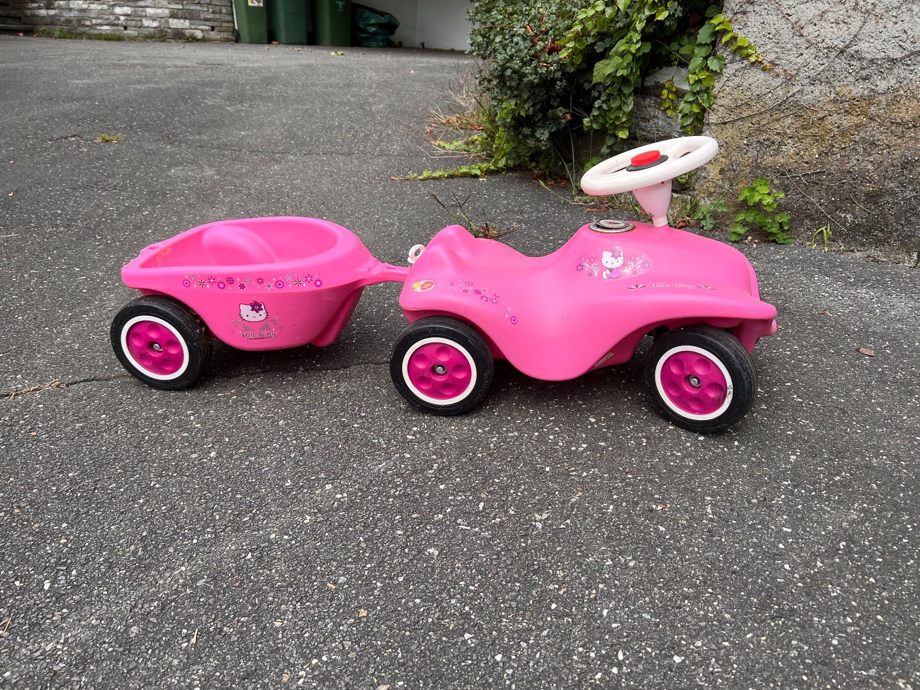 Hello Kitty Veicoli per bambini: Rutschauto pink Hello Kitty – Usato da Zollikofen venduto da odichter