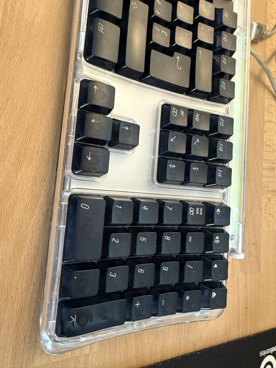 Apple Tastiere: Clavier Apple Pro avec pavé numérique - Filaire – Usato da Kloten venduto da Mumiiin 3