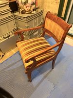 Antiker Armlehnstuhl Holz mit Stoffpolsterung gebraucht