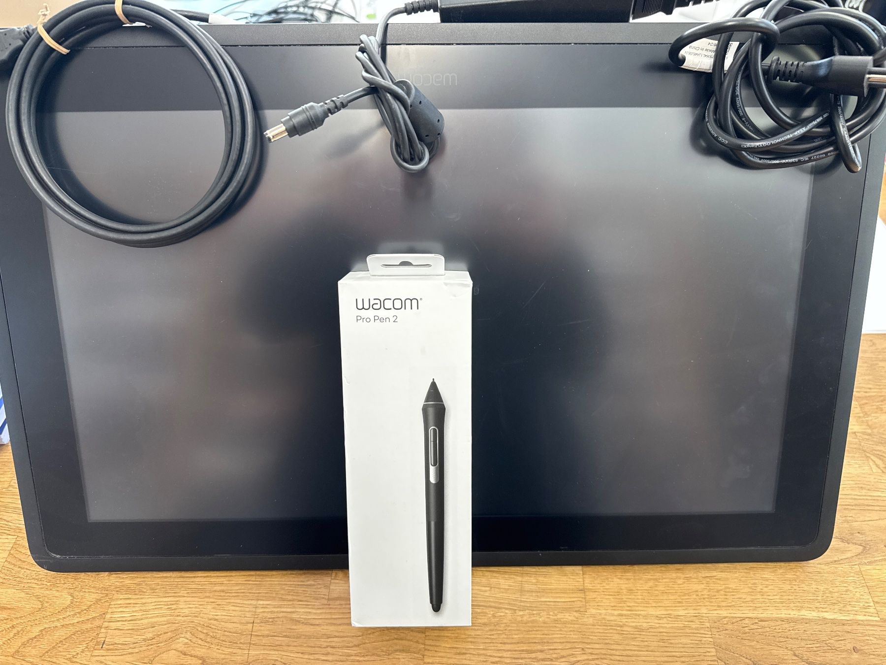 Wacom Tablet PC: Grafiktablet Wacom Cintiq 22 – Usato da St. Gallen venduto da VereinAutismusverlag