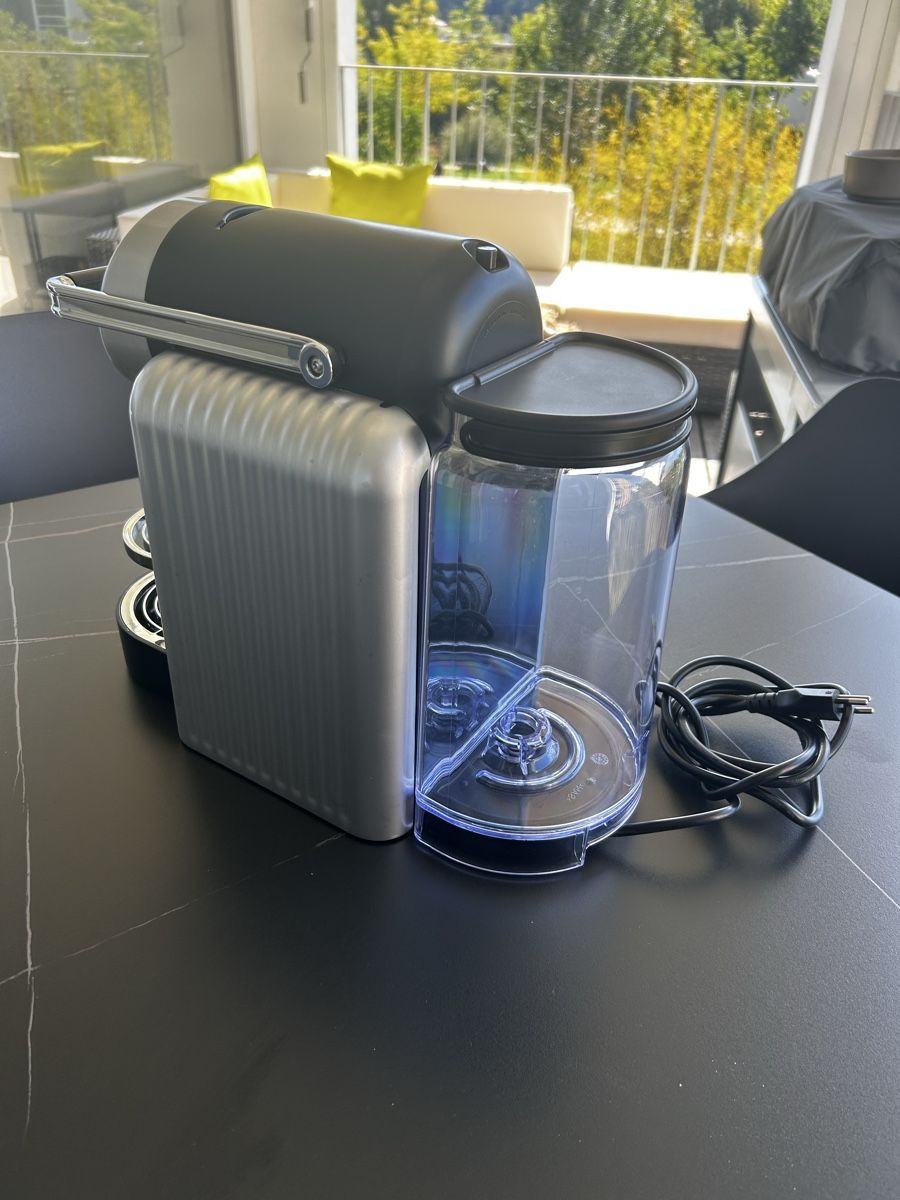 Nespresso Kaffeemaschinen & Espressomaschinen: Machine à café NESPRESSO Professionnal – Gebraucht aus Biel/Bienne von Binot20 2