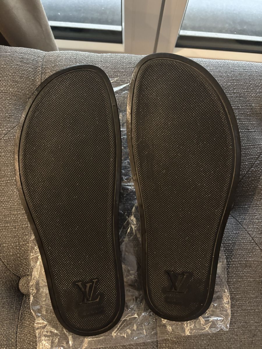 Louis Vuitton Scarpe da uomo: Louis Vuitton Waterfront Pantoletten Gr. 9.5 – Nuovo (secondo la descrizione) da Oberwil-Lieli venduto da stylebender 1