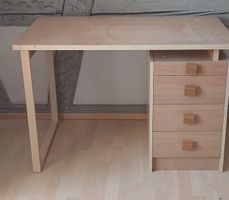 Schreibtisch Massivholz mit Schubladen guter Zustand