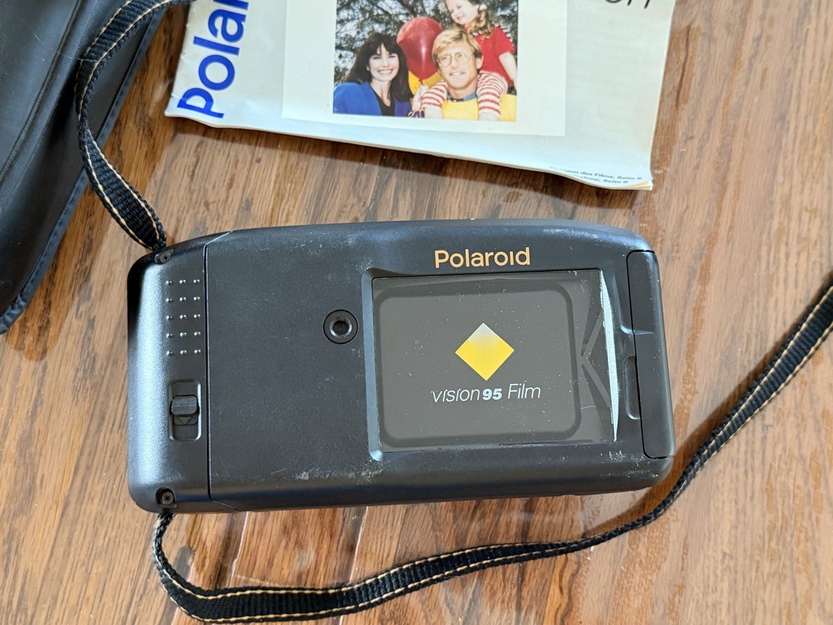 Polaroid Fotocamera: Polaroid Vision Auto Focus SLR mit Tasche & Anleitung – Usato da Zürich venduto da Gadgets2020 2
