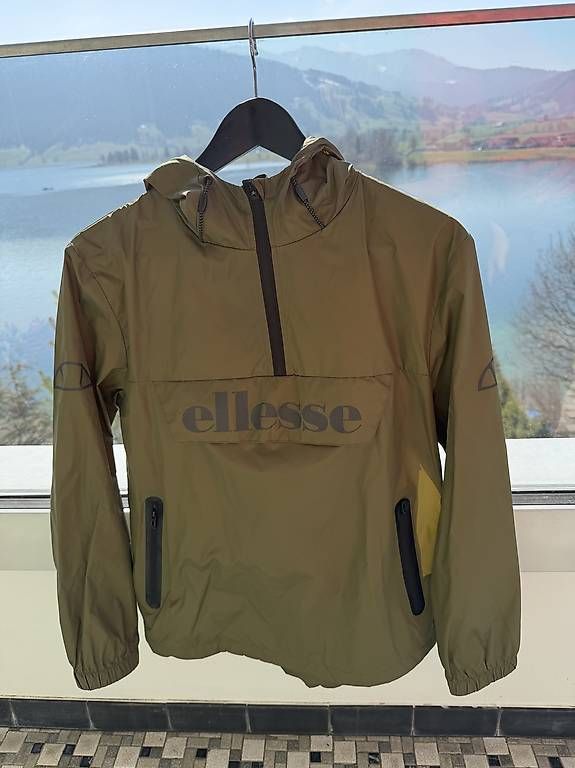 Ellesse Giacche: Ellesse Damen Windbreaker Size S – Usato da Unterägeri venduto da jan_ct29
