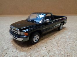Dodge RAM 2500 V10    1:43