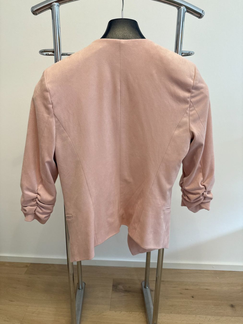 Vestes: Rosa Blazer mit Raffärmeln Gr. M – Neuf (Voir description) à Fällanden par ala_k7vk 1