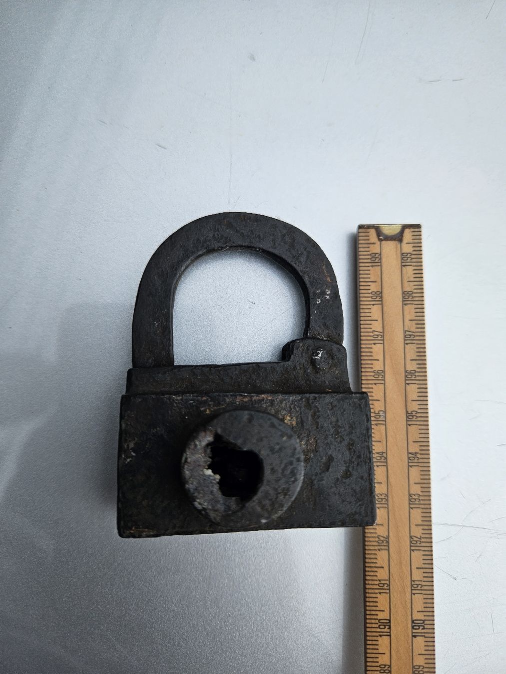 Schlösser: vorhängeschloss antik – Defekt aus Schwellbrunn von Omega-alpha 2