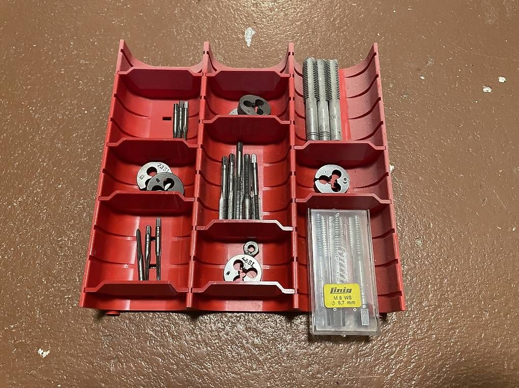 Alle Werkzeuge: Sehr altes, wertvolles Gewindeschneider-Set – Gebraucht aus Gossau ZH von Loscher 2