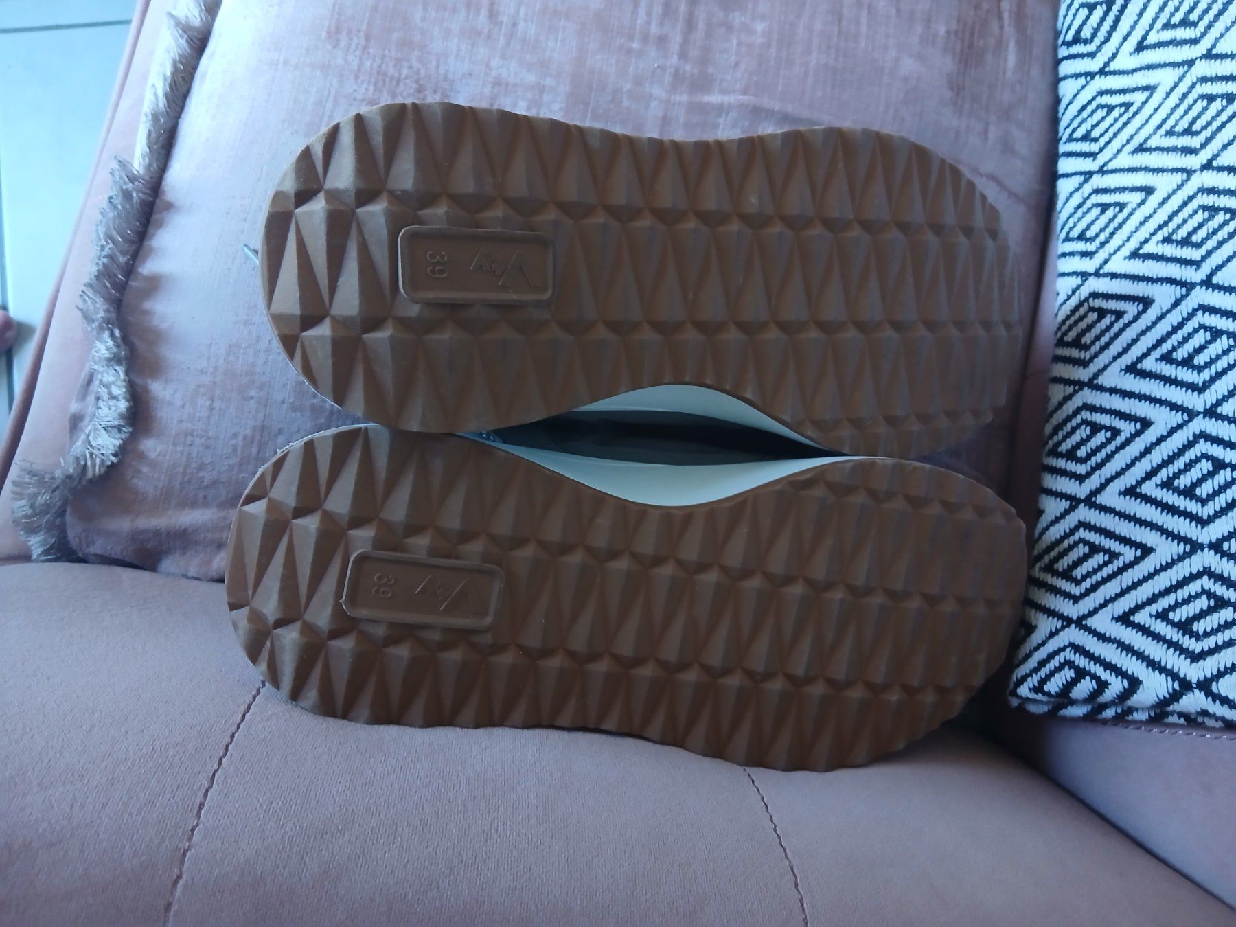 Scarpe da uomo: Sneakers Gr 39 grau wie neu – Usato da Brütten venduto da ver_jql7 5