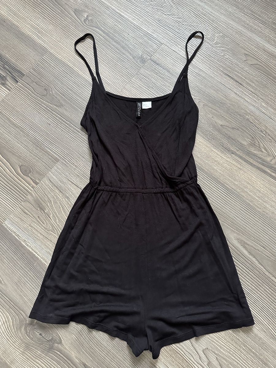 H&M Tute: Schwarzer H&M Sommer Jumpsuit Gr. 32 – Usato da Schaanwald venduto da ael248